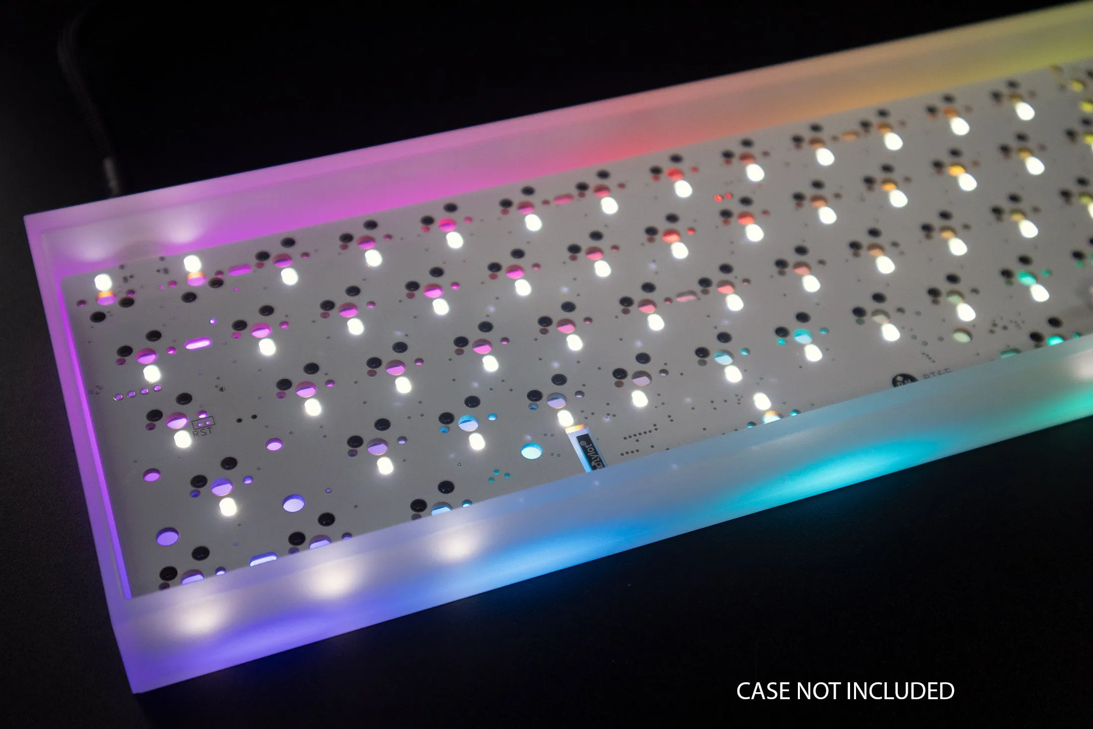 BT75 - 75% Wireless Hotswap Tray Mount PCB with RGB underglow and white LED