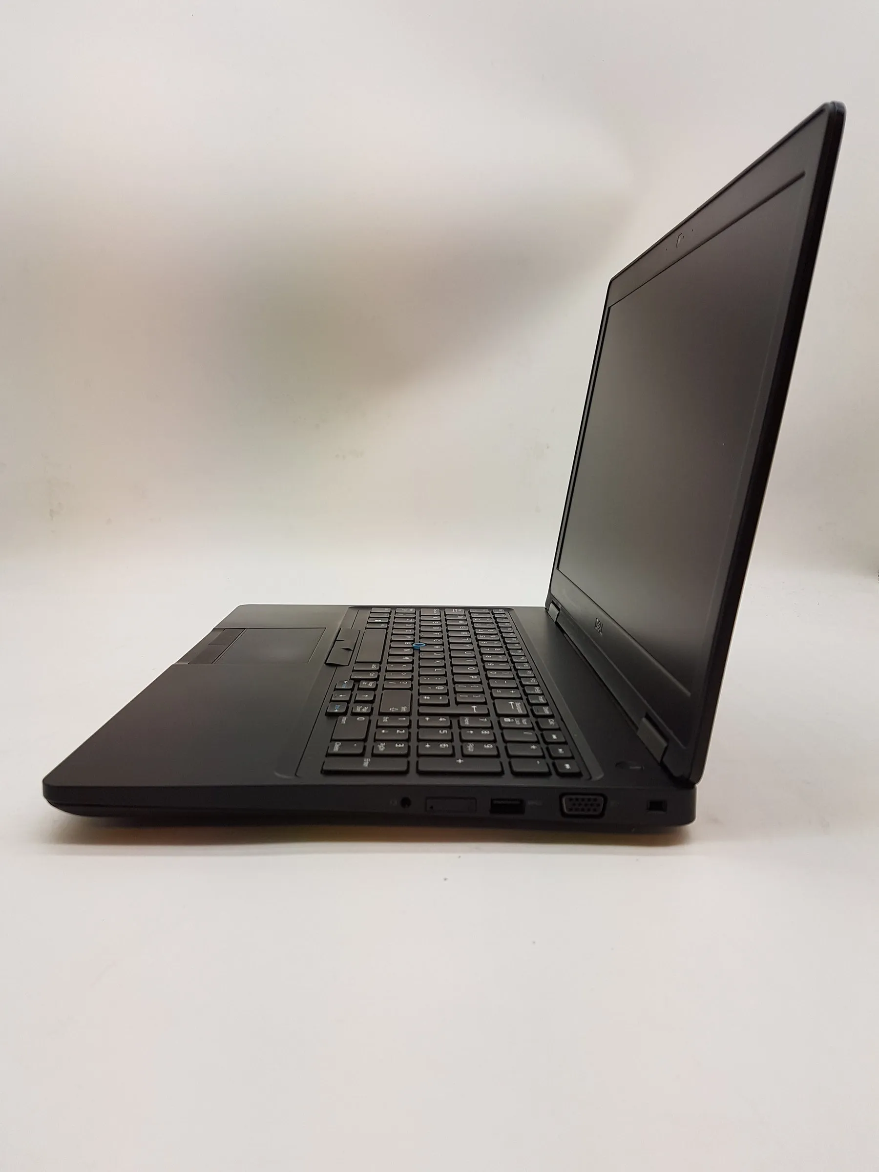 Dell Latitude 5590 Laptop Intel i5-8250U 8GB 256GB SSD 15.6" Win11 Pro - Refurbished MRG