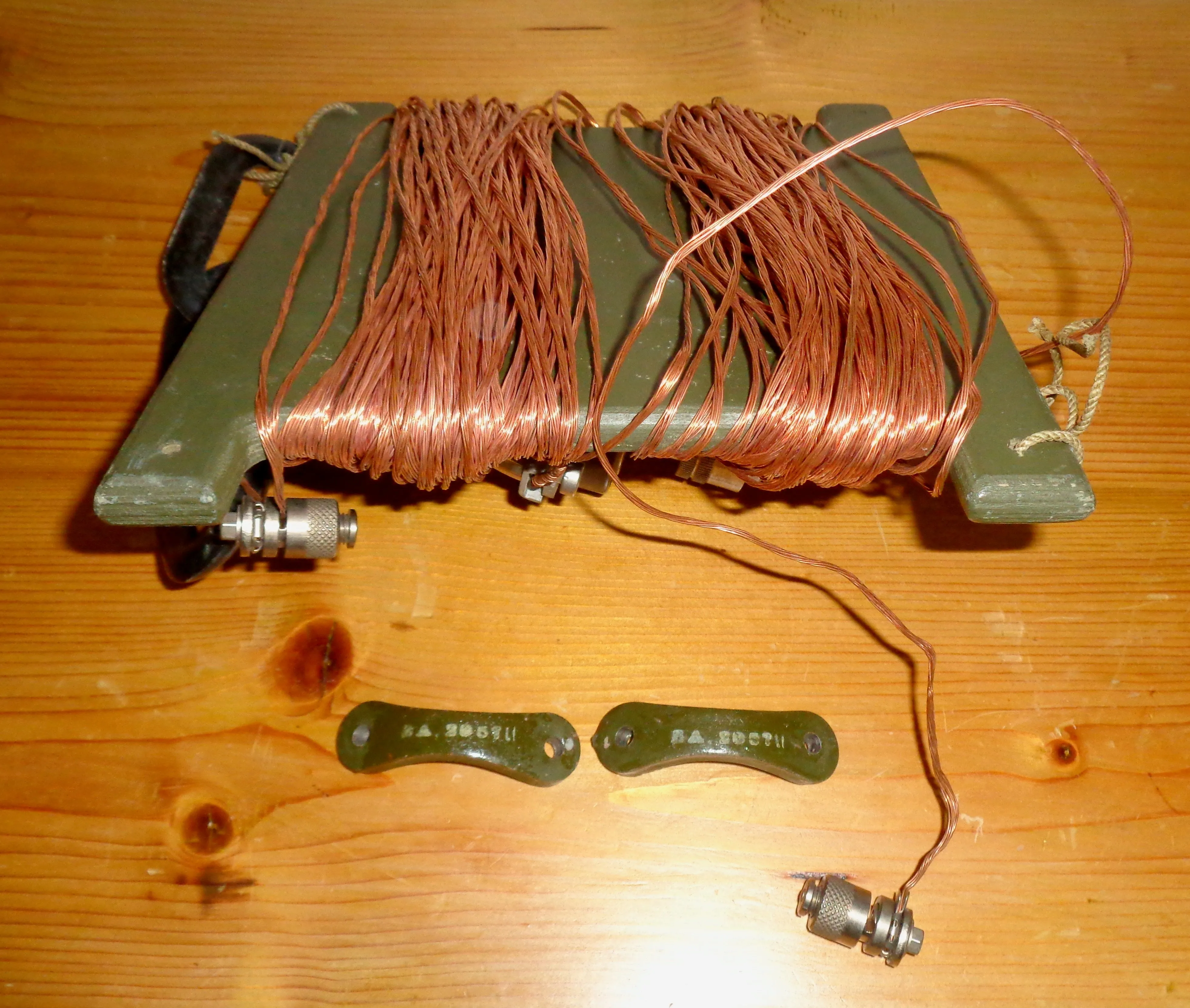 WW2 WS22 ZA30426 Couplings Dipole Aerial No.2 Mk1 With ZA29517 Bobbin And Link Insulators