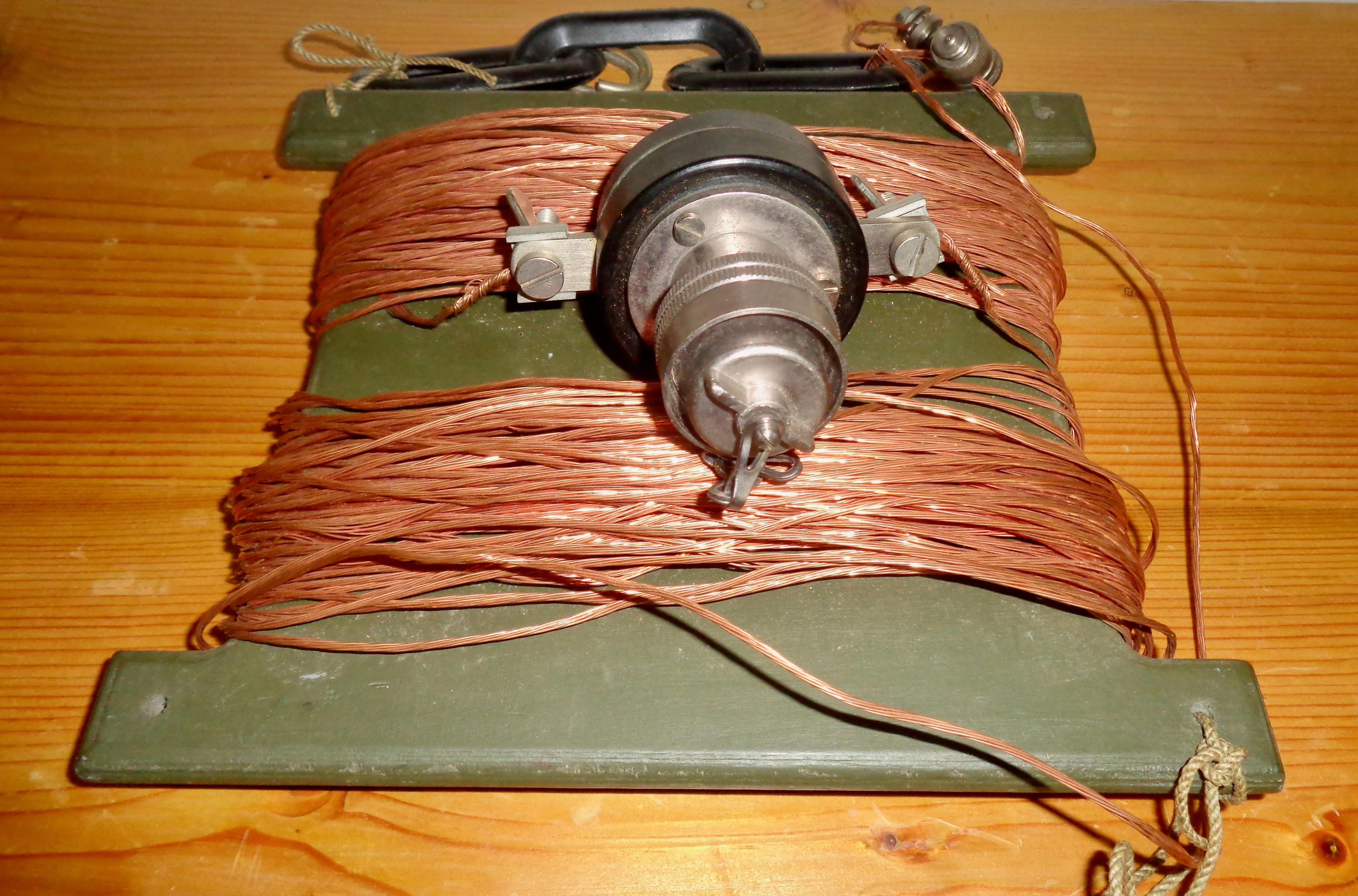 WW2 WS22 ZA30426 Couplings Dipole Aerial No.2 Mk1 With ZA29517 Bobbin And Link Insulators