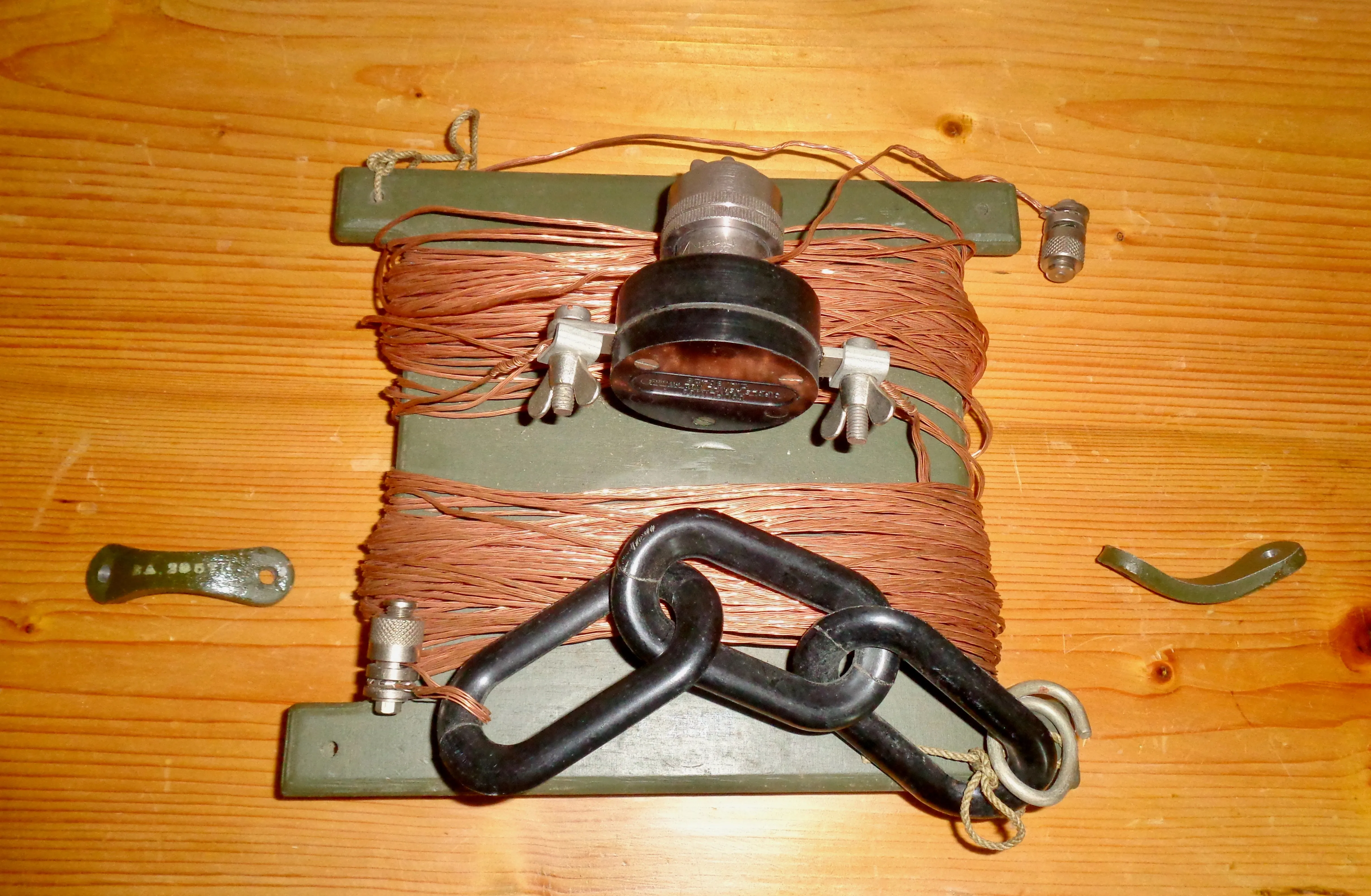 WW2 WS22 ZA30426 Couplings Dipole Aerial No.2 Mk1 With ZA29517 Bobbin And Link Insulators