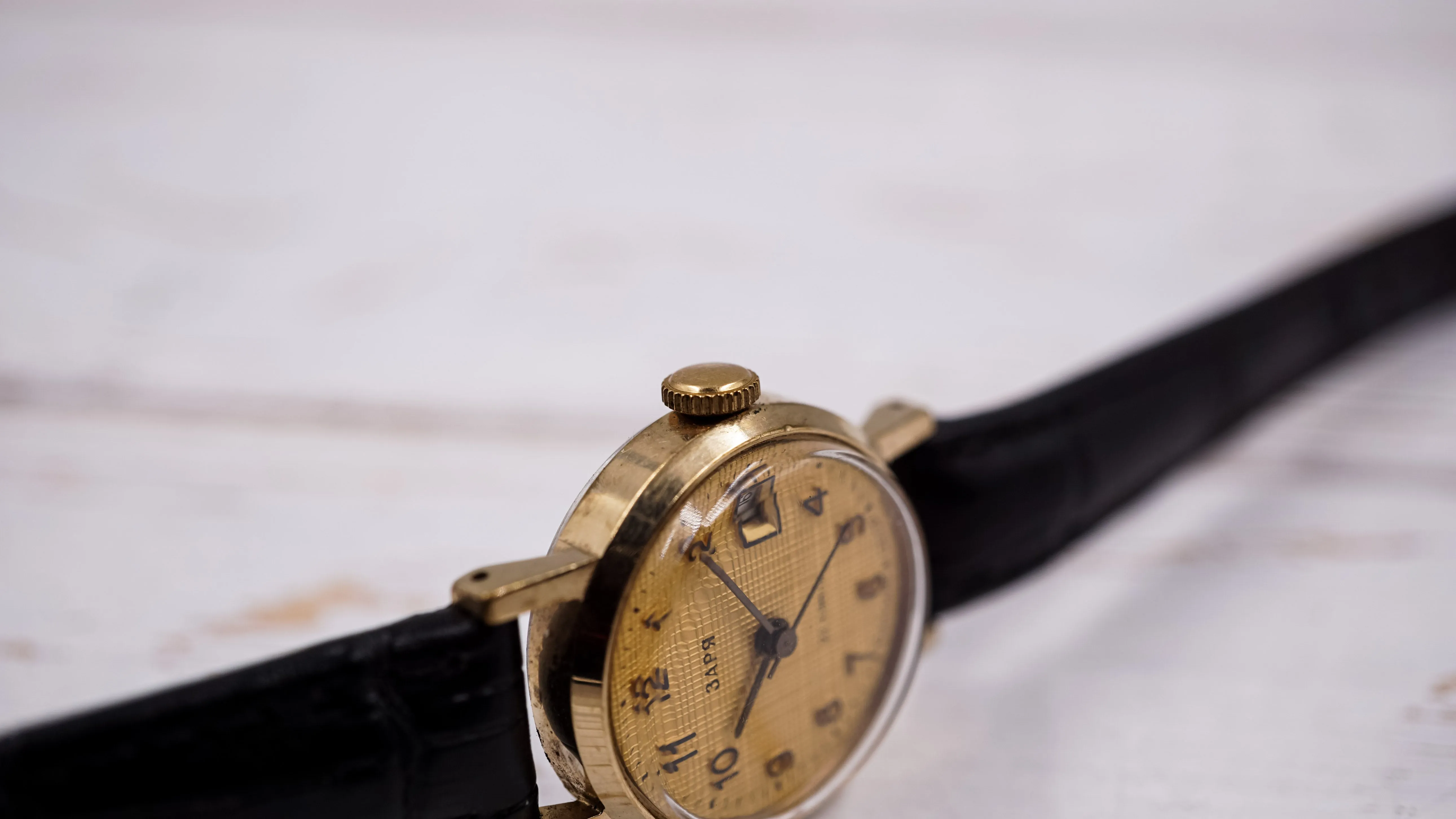 Zaria vintage watch soviet womens mechanical wristwatch 22 jewels