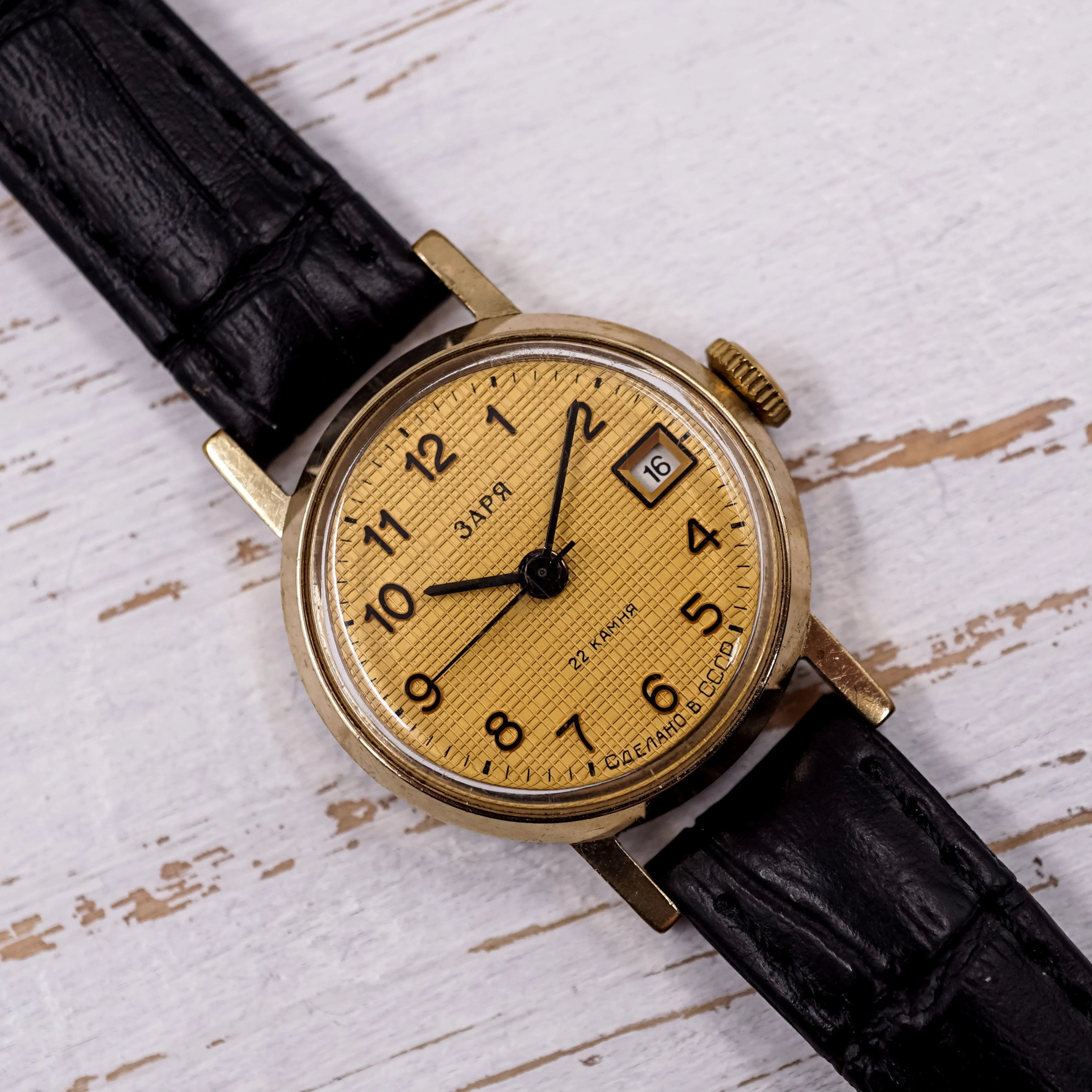 Zaria vintage watch soviet womens mechanical wristwatch 22 jewels